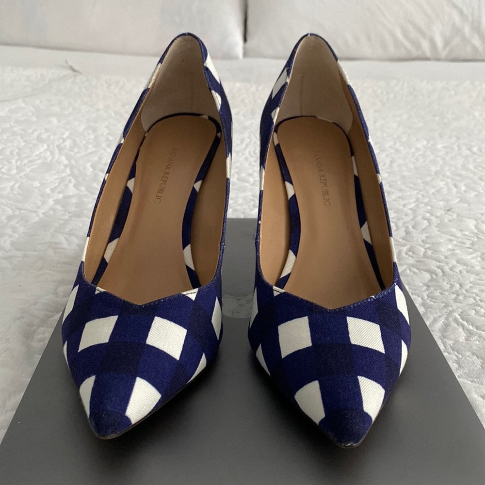 Banana Republic, size 8, navy blue gingham, worn twice.